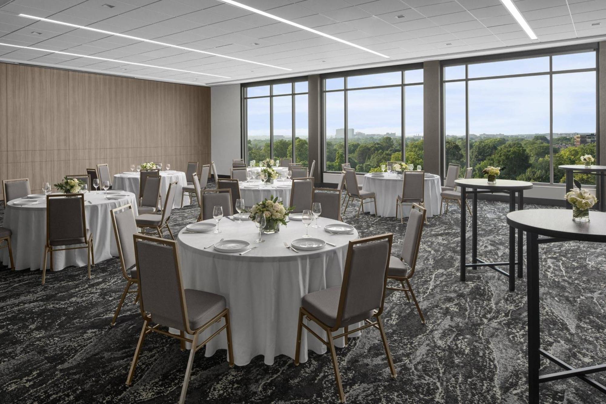 Ac Hotel By Marriott Columbus Downtown Екстериор снимка
