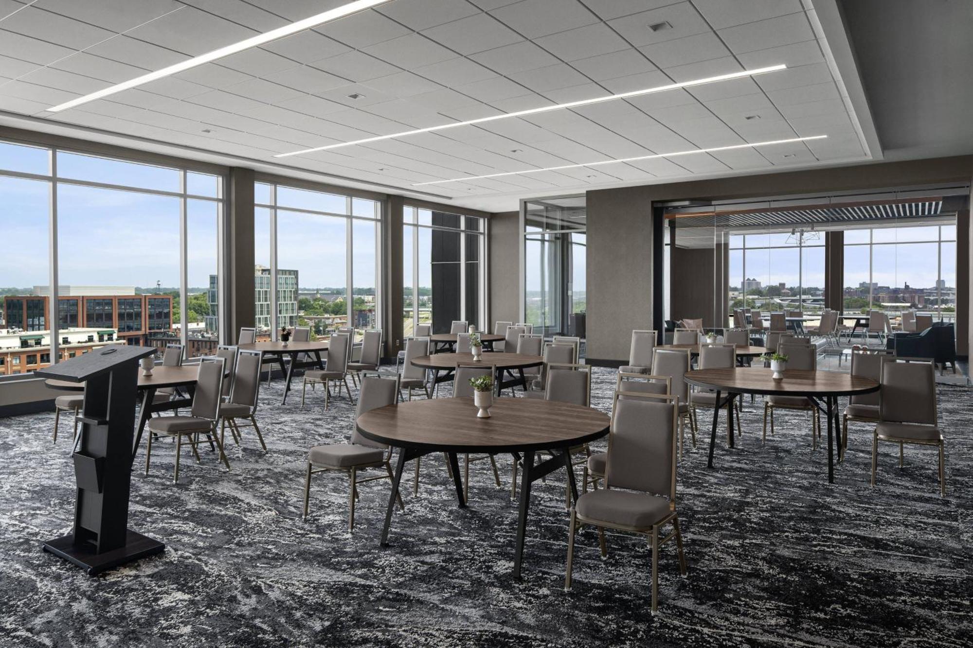 Ac Hotel By Marriott Columbus Downtown Екстериор снимка