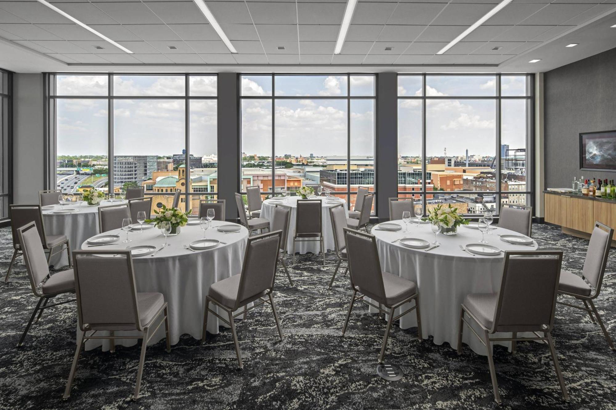 Ac Hotel By Marriott Columbus Downtown Екстериор снимка